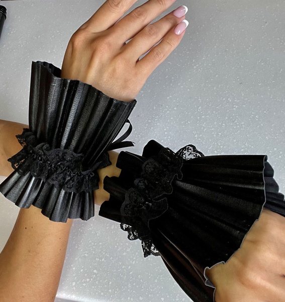 Плісовані манжети-наручники зі шкірозамінника SO3714 фото